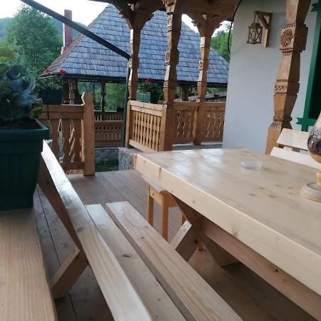 Pensiunea Casuta Din Deal Moisei Luaran gambar