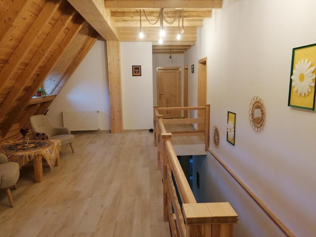 Pensiunea Casuta Din Deal Moisei Luaran gambar